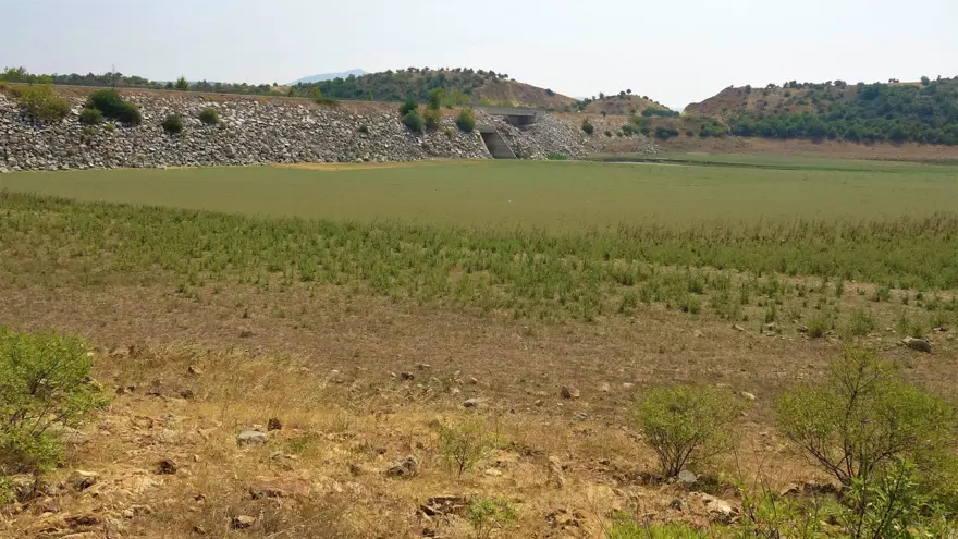 İkizcetepeler Barajı'nda su seviyesi düştü, köy kalıntıları ortaya çıktı 14