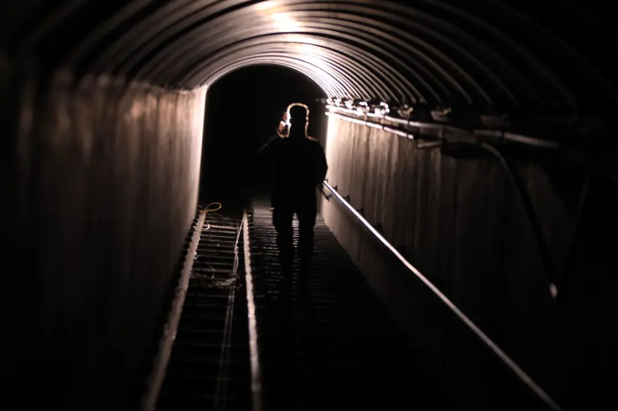 Kasalarla dolu tüneller, kilitli zırhlı kapılar: Esad'ın kardeşinin Suriye'deki gizemli odaları bulundu 3 Kasalarla dolu tüneller, kilitli zırhlı kapılar: Esad'ın kardeşinin Suriye'deki gizemli odaları bulundu 3