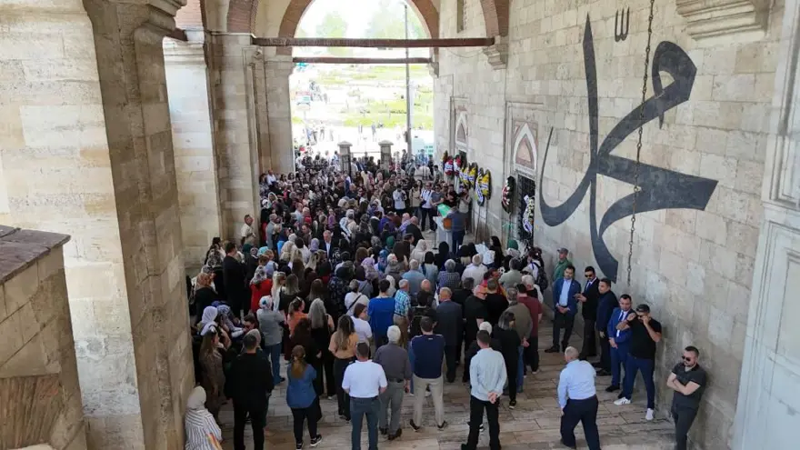 Şişli'de güpegündüz öldürülen Bahar Aksu'ya gözyaşlarıyla veda 2 Şişli'de güpegündüz öldürülen Bahar Aksu'ya gözyaşlarıyla veda 2