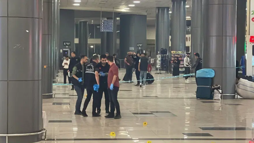Şanlıurfa’da otogarda silahlı çatışma: Ölü sayısı 2'ye çıktı, 5 kişi gözaltında 3 Şanlıurfa’da otogarda silahlı çatışma: Ölü sayısı 2'ye çıktı, 5 kişi gözaltında 3