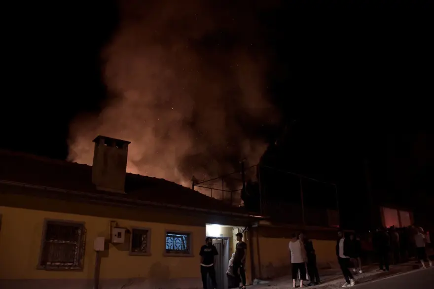 Bursa'da tarihi fabrikada korkutan yangın 26 Bursa'da tarihi fabrikada korkutan yangın 26