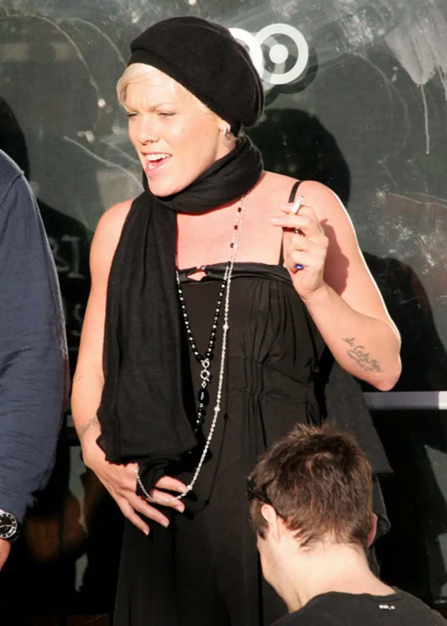 Sigarasız yapamayan ünlüler 35