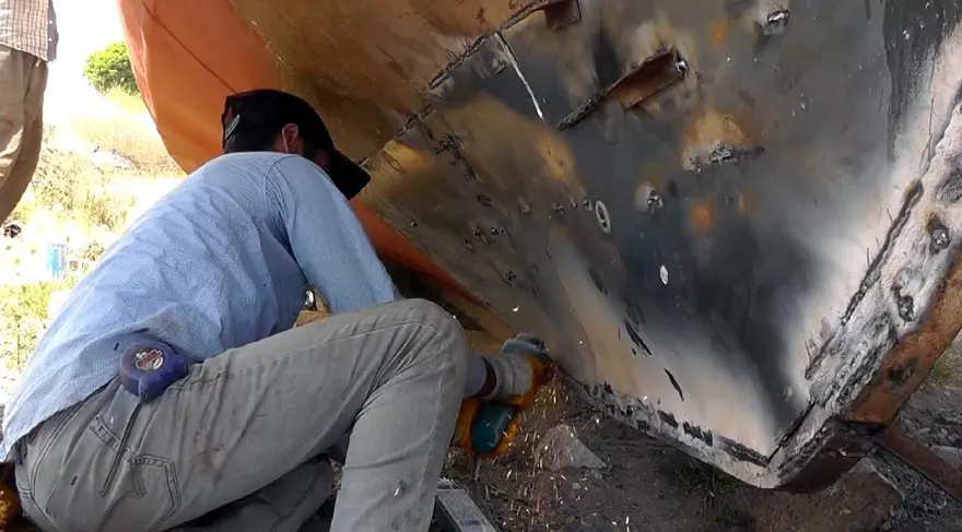 Av yasağı kalktı: Van Gölü'nde balıkçılar ‘vira bismillah’ deyip ağlarını suya bıraktı 4