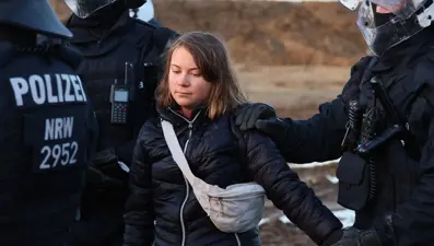 İsveçli aktivist Greta Thunberg gözaltına alındı