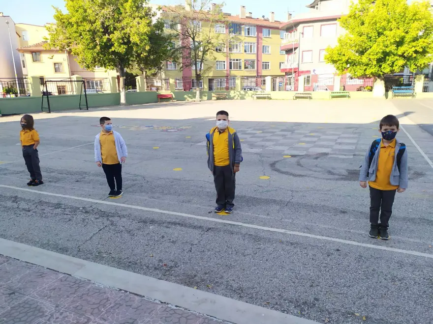 Yüz yüze eğitim anasınıfı ve ilkokul 1'inci sınıflarda başladı 