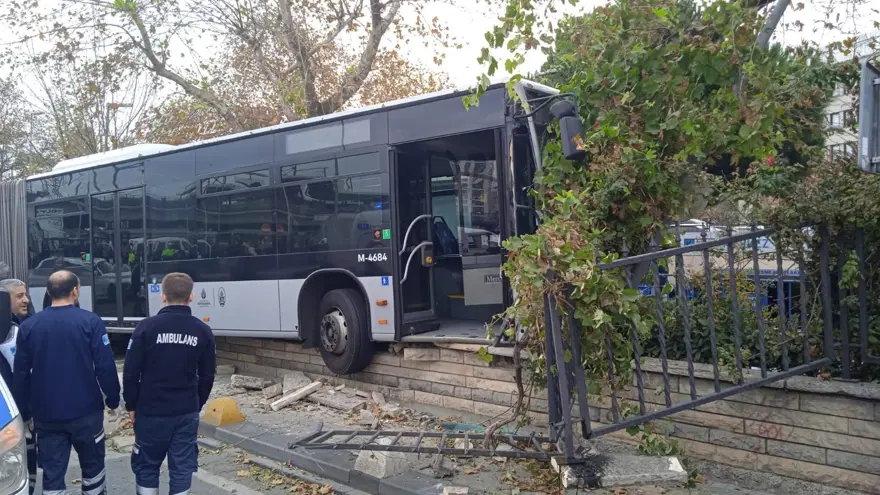İstanbul'da metrobüs kazası 3