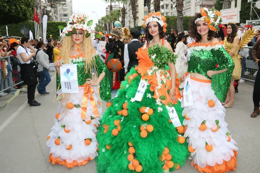 Adana'da renkli Portakal Çiçeği Karnavalı korteji 3 Adana'da renkli Portakal Çiçeği Karnavalı korteji 3