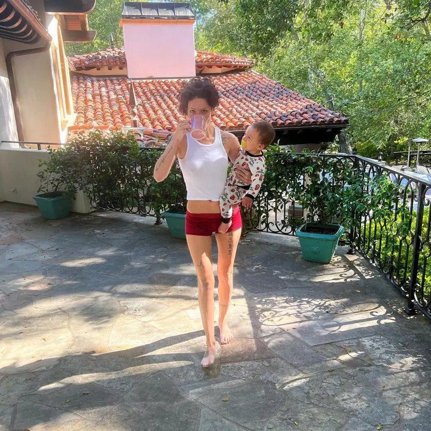 28. yaşına özel 28 fotoğrafla Halsey 24 28. yaşına özel 28 fotoğrafla Halsey 24