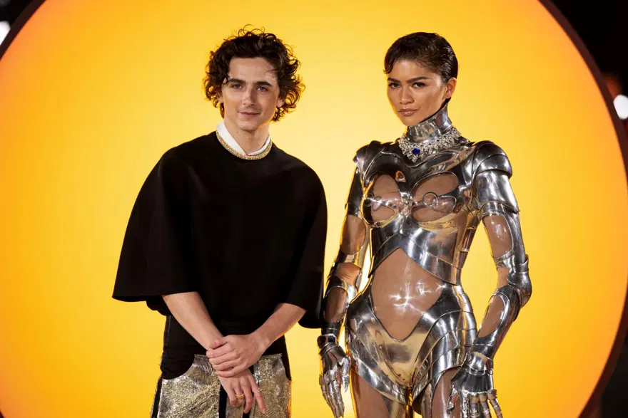 Robot gibi geldi! Zendaya'nın kırmızı halı görünümü viral oldu 6