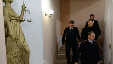 Kur'an-ı Kerim yakan kişi, "devlete ihanet" suçundan 14 yıl hapis cezası aldı