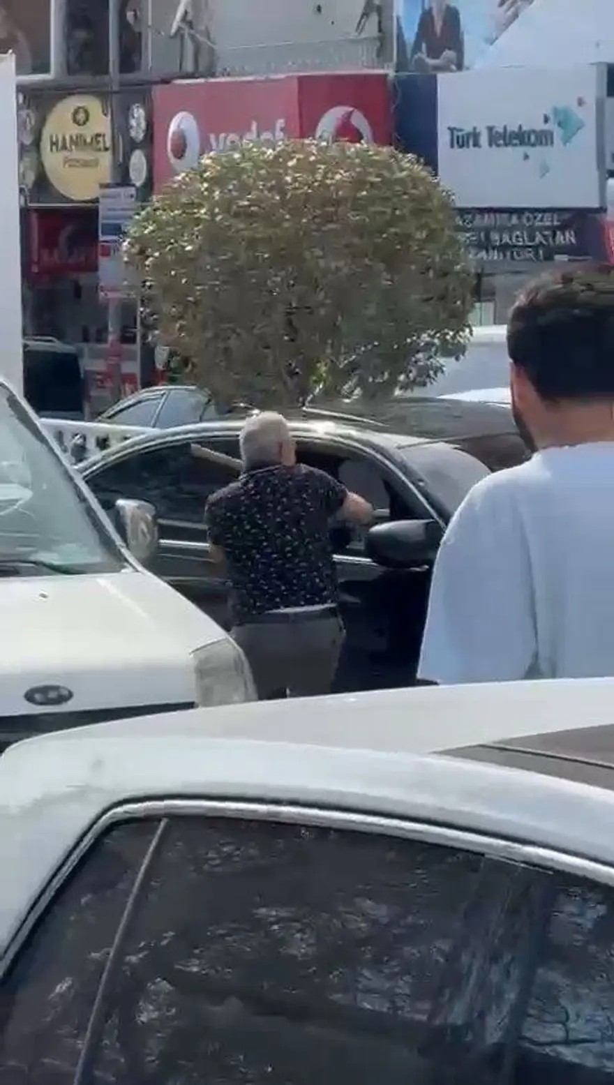 Yol verme tartışmasında kan aktı: Otobüs şoförünü tüfekle vurdu 1 Yol verme tartışmasında kan aktı: Otobüs şoförünü tüfekle vurdu 1