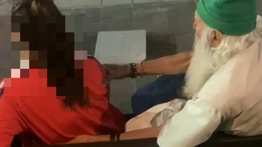 Kendini 'şifacı' olarak tanıttı, 'cinsel istismar'dan tutuklandı 2 Kendini 'şifacı' olarak tanıttı, 'cinsel istismar'dan tutuklandı 2