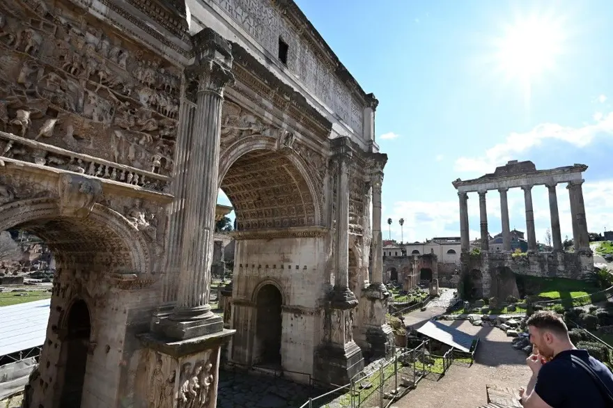 İTALYA'DA 16 MİLYON İNSAN KARANTİNADA 2