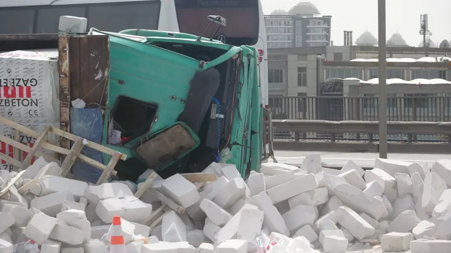 TEM'de zincirleme kaza: İstanbul yönü trafiğe kapandı 8 TEM'de zincirleme kaza: İstanbul yönü trafiğe kapandı 8