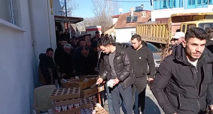 Ferdi Tayfur hayrına pide dağıttı: Babanın vefatı bizi derinden üzdü 2