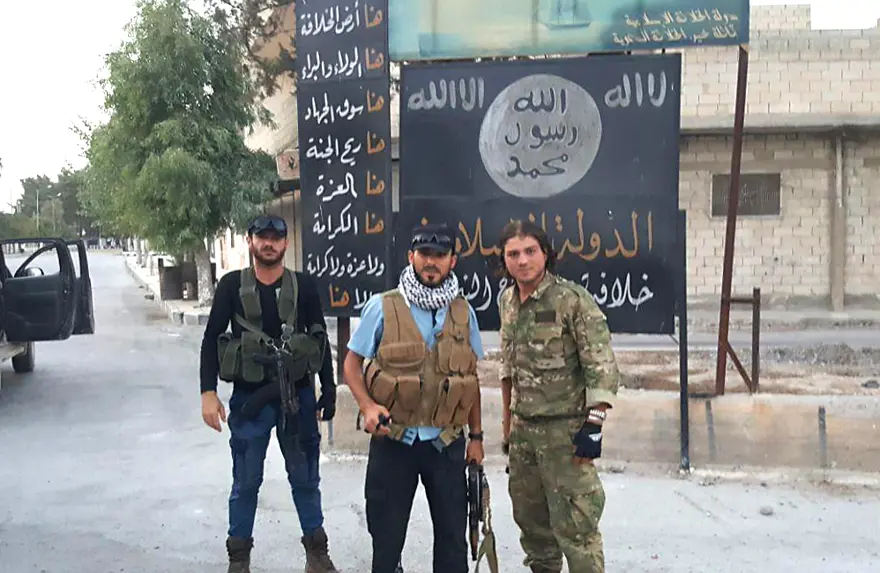 ÖSO mensupları Cerablus merkezine girdi 6