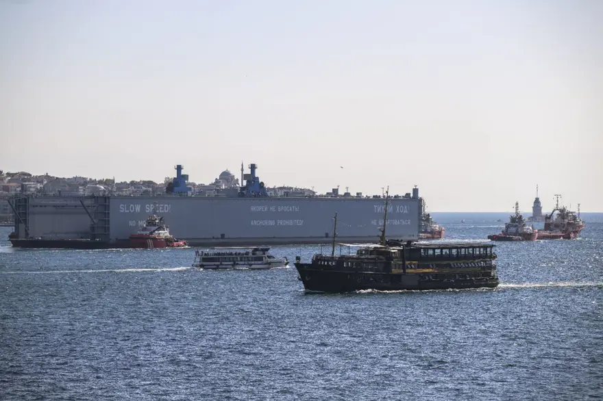 Dev yüzer havuz yeniden İstanbul Boğazı'nda 9