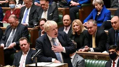 Karantinada parti skandalı: Johnson parlamentodan özür diledi