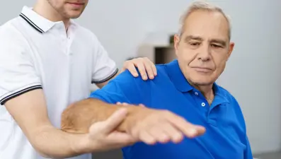 Omuz yırtıklarında alternatif yöntem (Bacak dokusu naklediliyor)