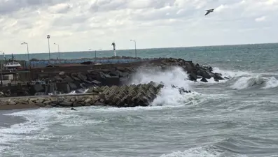 Akçakoca’da fırtına etkili oldu: Dalga boyu 5 metreyi geçti