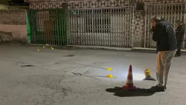 Pompalı tüfekle evi kurşunladılar