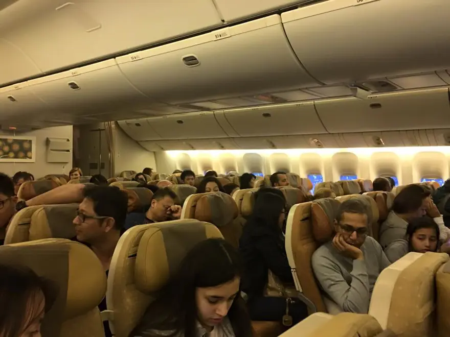Singapur uçağı pistte alev aldı 4