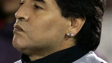 Maradona küpelerini İtalyanlara kaptırdı