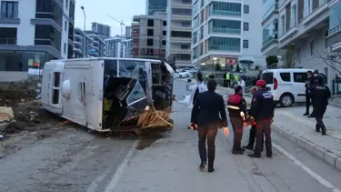 Belediye işçilerini taşıyan servis devrildi: 2 ölü, 16 yaralı