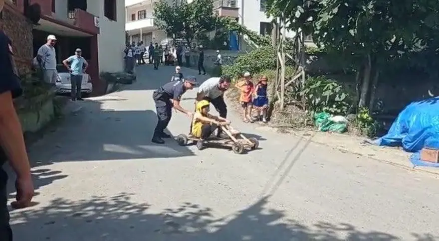 Rize'de tahta arabalar "Laz Ralli"de yarıştı 14 Rize'de tahta arabalar "Laz Ralli"de yarıştı 14