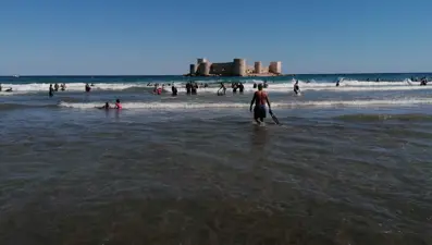Eylül ayında Kızkalesi'nde turist yoğunluğu