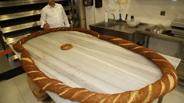 6 metre çapındaki simit ilgi gördü
