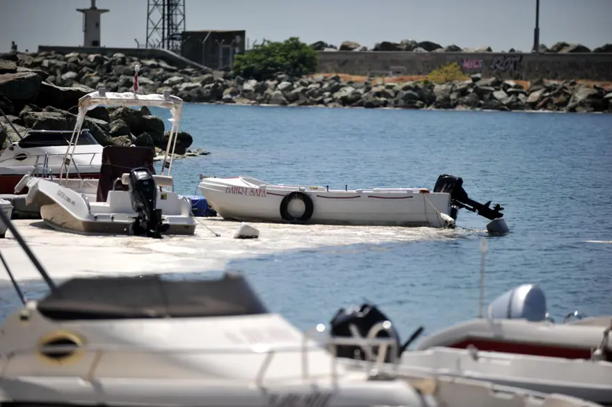 Çınarcık sahilini kaplayan deniz salyası, rüzgarla dağıldı 3