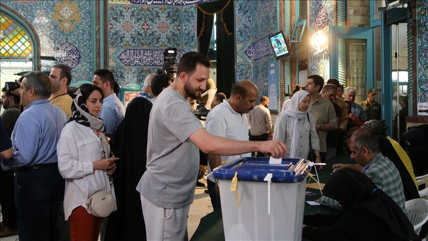 İran'da cumhurbaşkanlığı seçimi: İki aday karşı karşıya gelecek