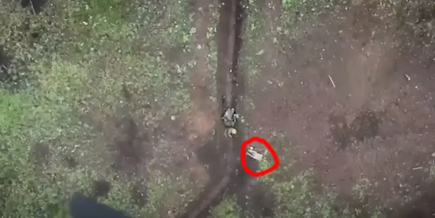 Rus askeri Ukrayna İHA'sından atılan bombaları eliyle etkisiz hale getirdi 6