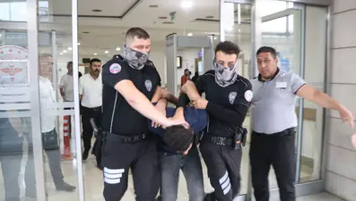 Acil serviste doktor ve güvenlik görevlisine bıçaklı saldırı: Durumu ağır