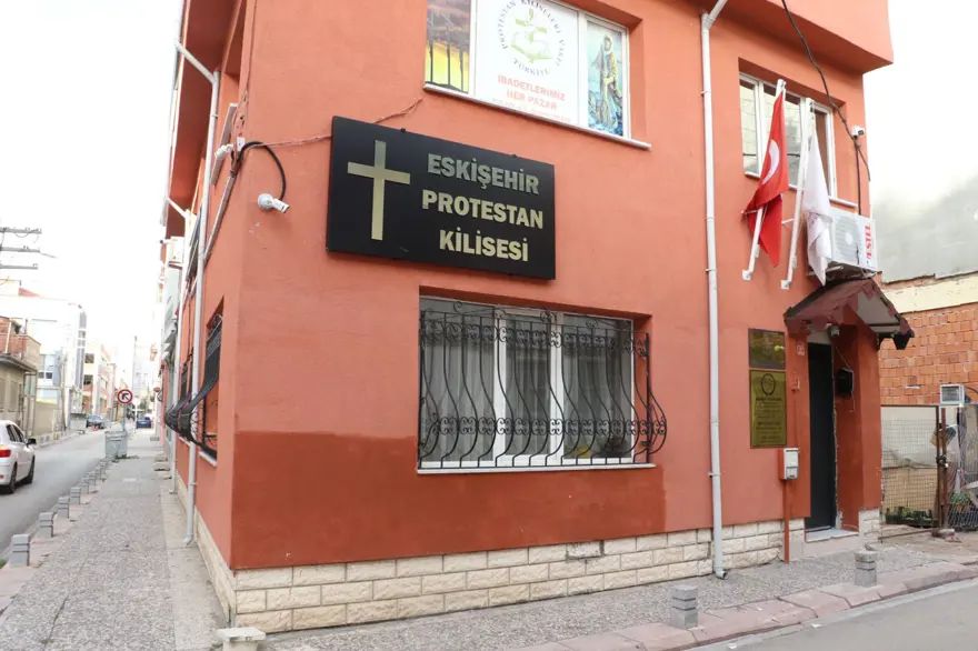 Kilisede pastöre tokat attı, “hoşgörüsünü denedim” dedi 