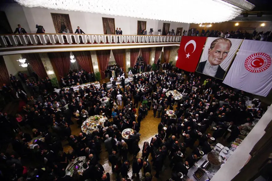 Siyasetçiler resepsiyonda buluştu 14