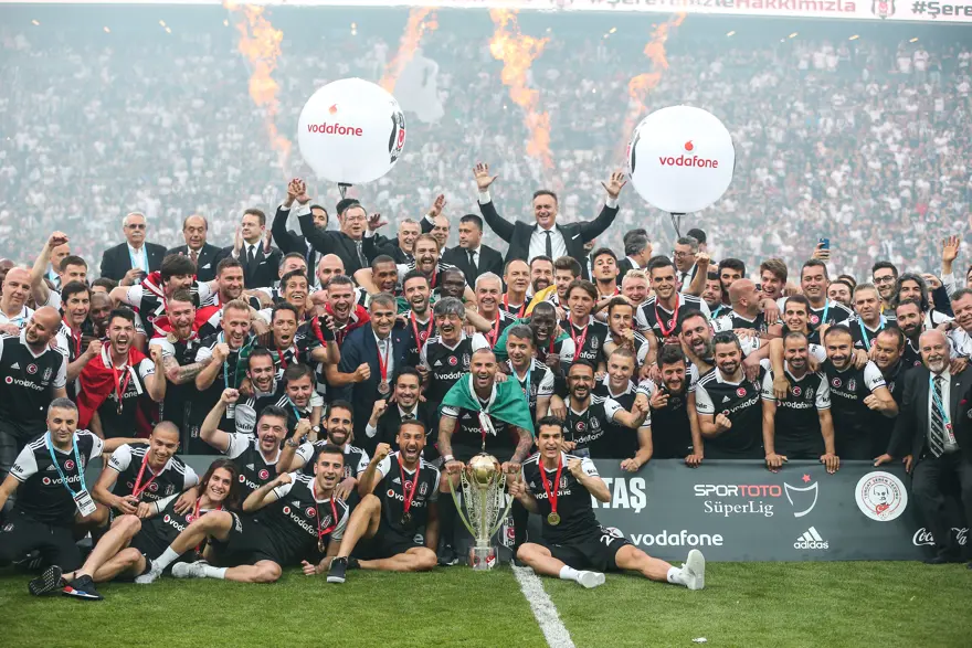 Şampiyon Beşiktaş kupasına kavuştu 17
