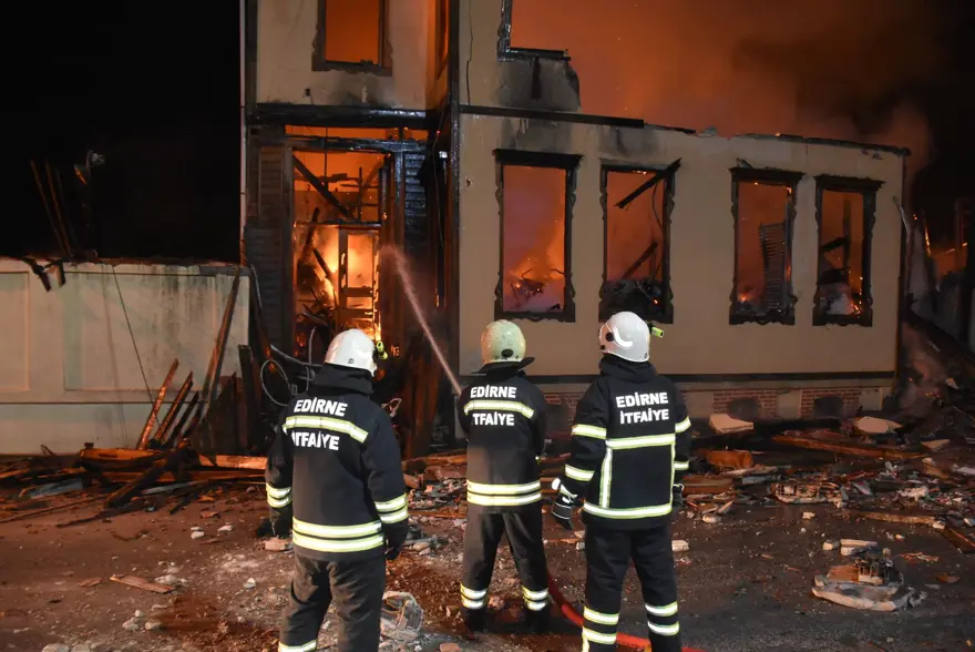 Edirne'de tarihi müftülük binasında yangın 10