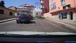 Halk otobüsünde panik anları: Yolcular hızla aracı terk etti Halk otobüsünde panik anları: Yolcular hızla aracı terk etti