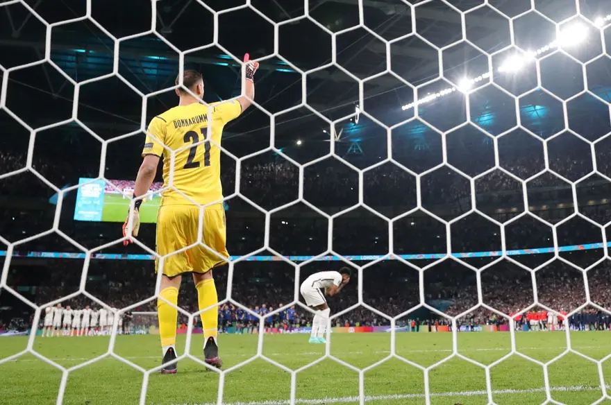 EURO 2020'nin en iyi oyuncusu Donnarumma 9