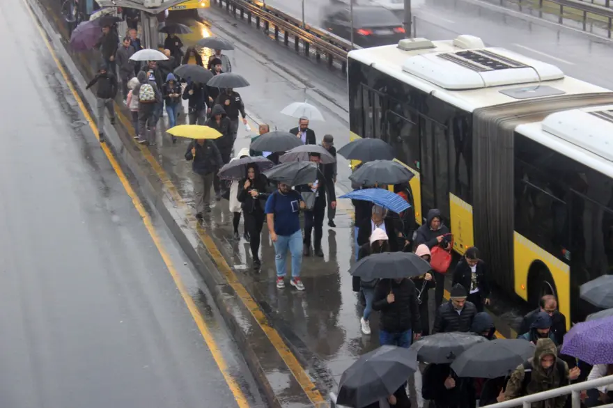 Hava durumu: İstanbul güne yağmurla başladı 5