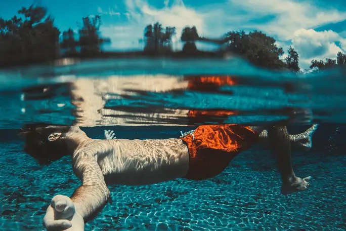 Havuza girmek orucu bozar mı?