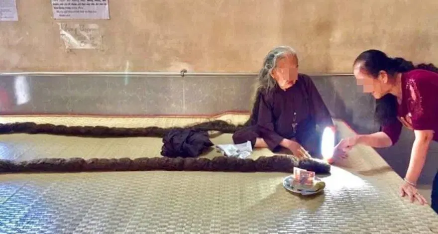 83 yaşındaki kadın 64 yıldır saçlarını hiç kesmedi 1 83 yaşındaki kadın 64 yıldır saçlarını hiç kesmedi 1