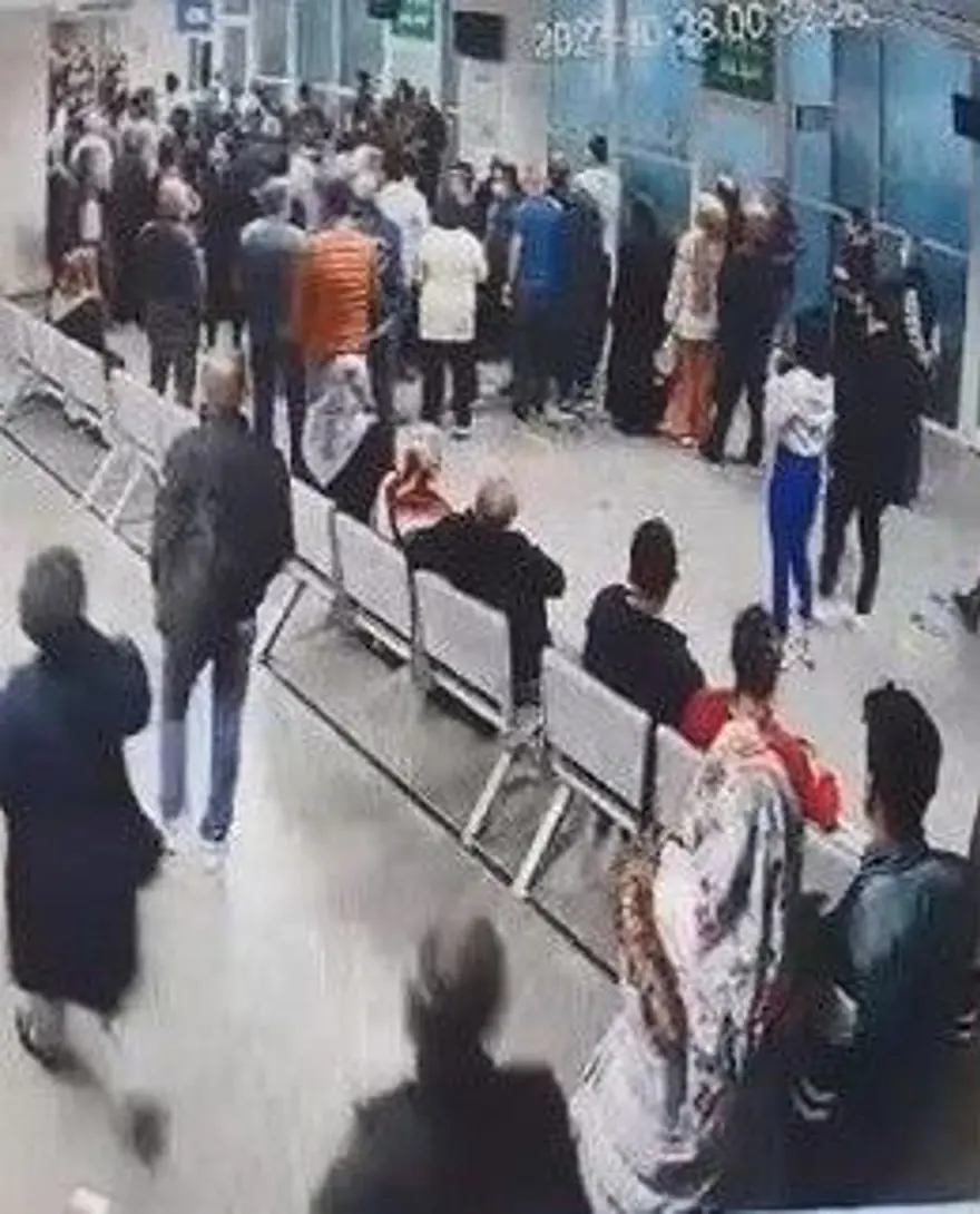 Doktorla tartıştı, hastaneden dışarı çıkarıldı 2
