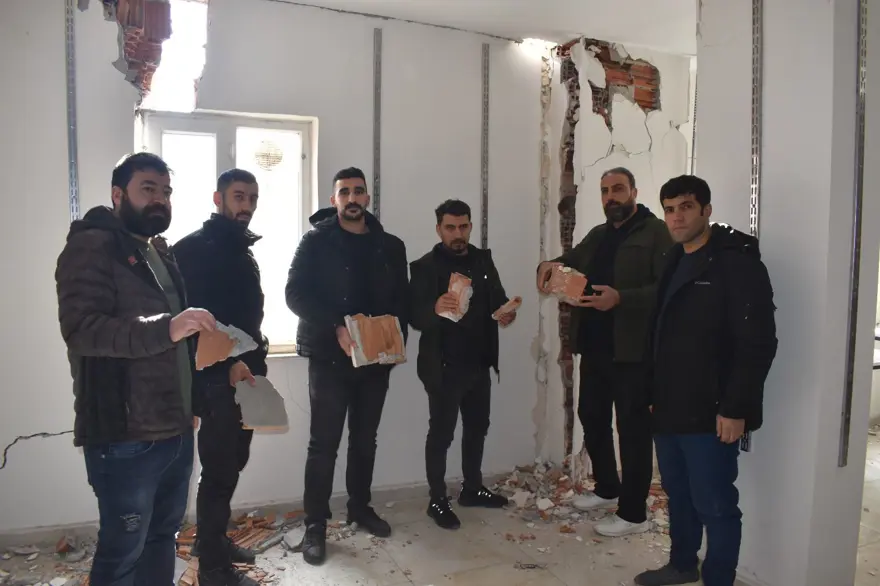 Patlayan bina kolonundan tuğla çıktı: "İnsan hayatı bu kadar mı ucuz" 14