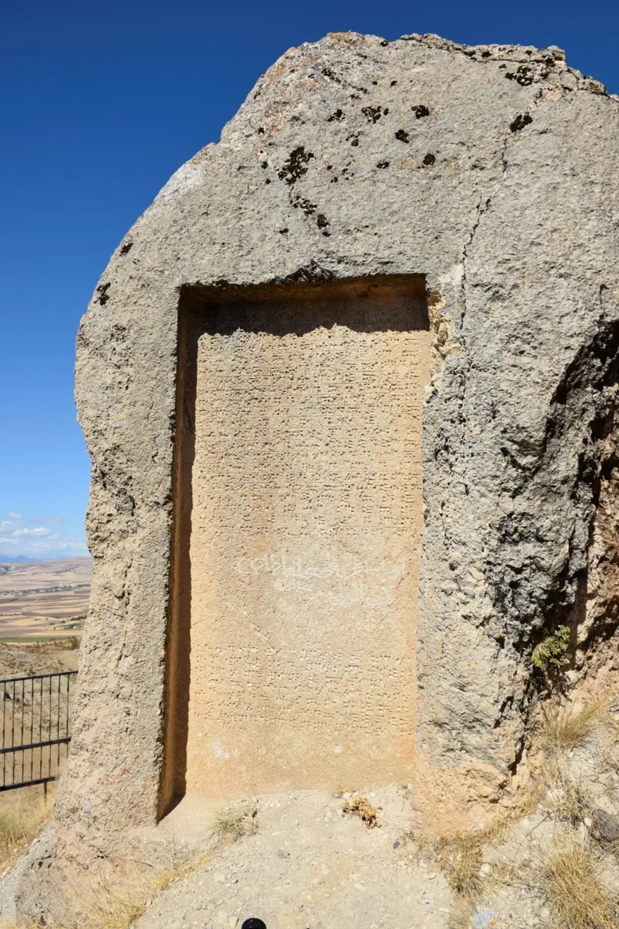 3 bin yıllık taş kitabe ilk günkü ihtişamını koruyor 1 3 bin yıllık taş kitabe ilk günkü ihtişamını koruyor 1