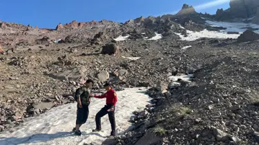 Erciyes'te mahsur kalan dağcı kurtarıldı