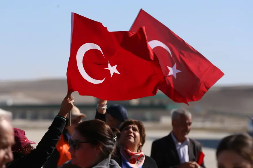 Türkiye'nin tek sivil akrobasi pilotundan cumhuriyetin 101. yaşına özel uçuş 10