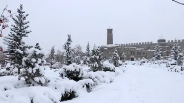 Erzurum ve Ardahan'da ulaşıma kar engeli